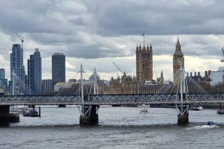 Spacious Ealing Broadway Apartment London Exteriör bild