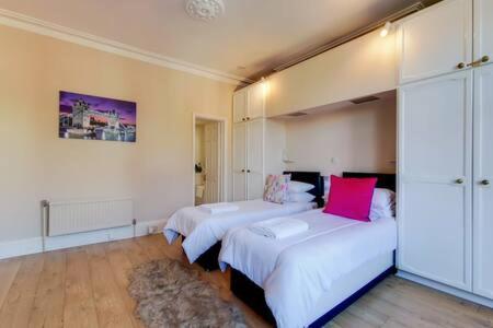 Spacious Ealing Broadway Apartment London Exteriör bild