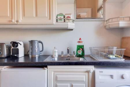 Spacious Ealing Broadway Apartment London Exteriör bild