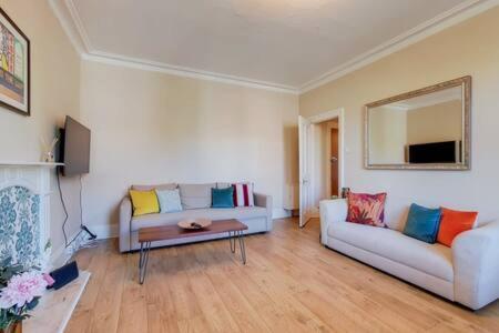 Spacious Ealing Broadway Apartment London Exteriör bild