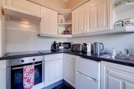 Spacious Ealing Broadway Apartment London Exteriör bild